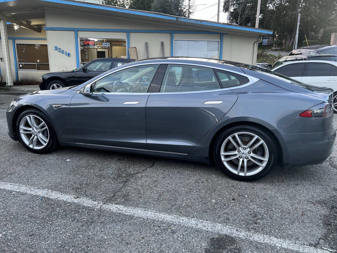 Used 2013 Tesla Model S Long Range image 9