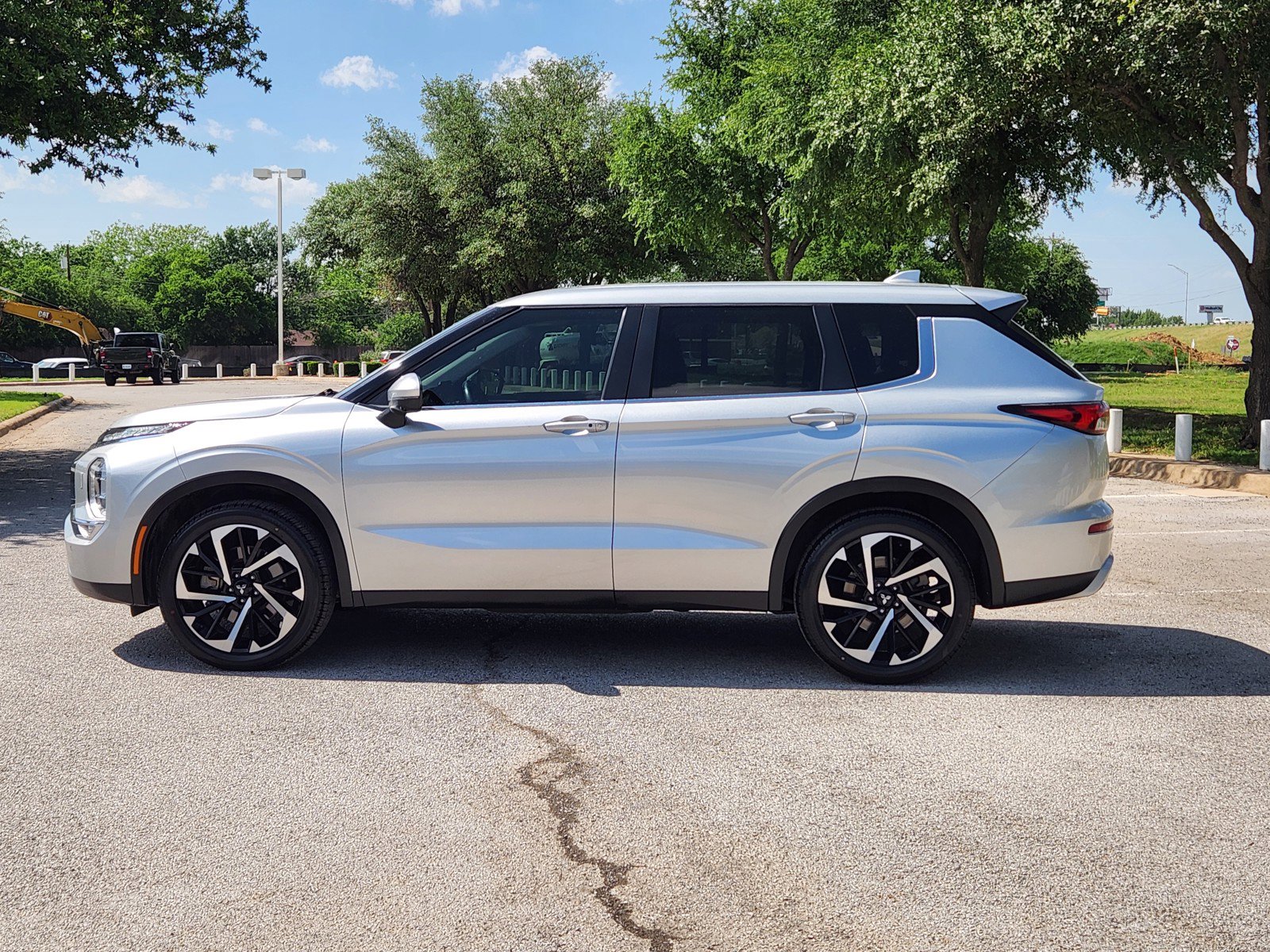 Used 2022 Mitsubishi Outlander SE AWD/4WD image 3