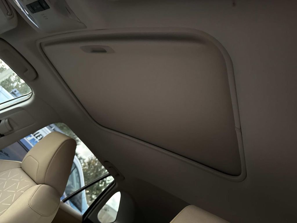 Used 2022 Toyota RAV4 XLE image 43