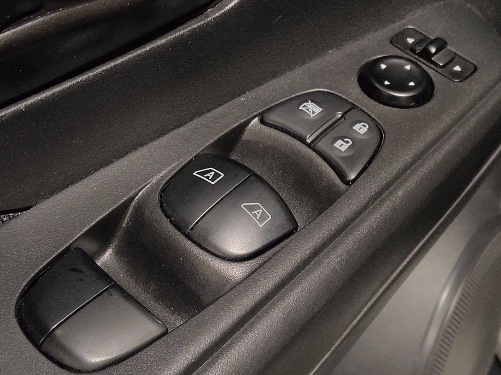 Used 2022 Nissan Kicks S image 27