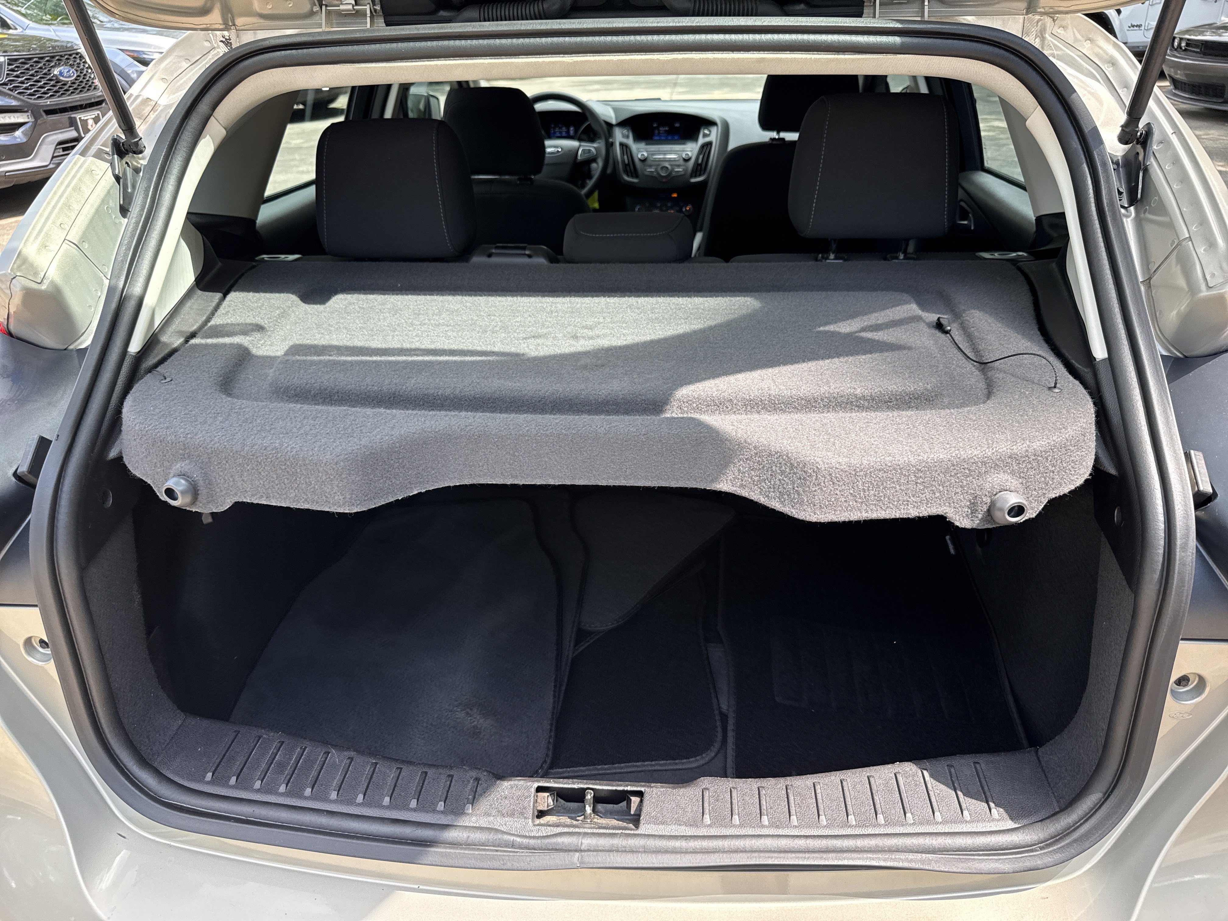 Used 2016 Ford Focus SE w/ SE Power Seat Package FWD image 18