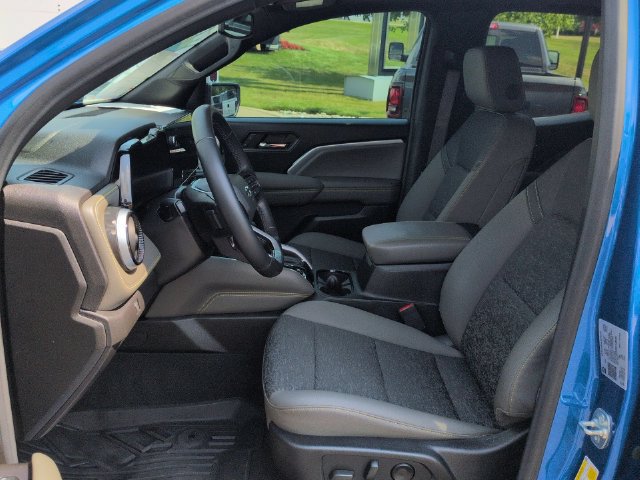 Used 2024 Chevrolet Colorado ZR2 w/ Technology Package AWD/4WD image 22
