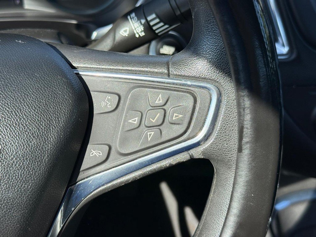 Used 2018 Chevrolet Malibu LT FWD image 15