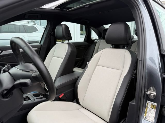 Used 2021 Volkswagen Jetta R-Line w/ R-Line Cold Weather Package FWD image 16