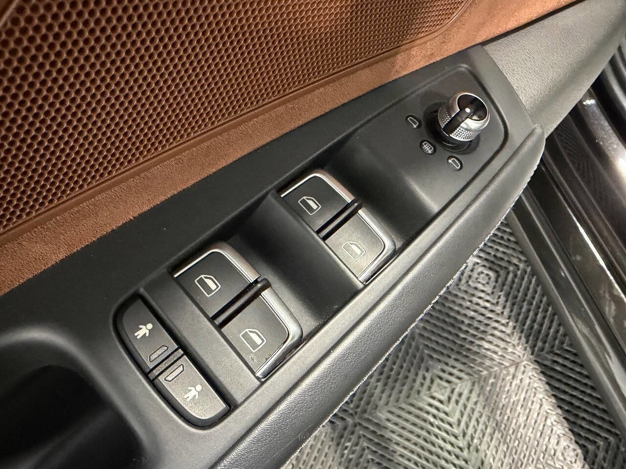 Used 2017 Audi A8 L 4.0T w/ Driver Assistance Package image 33