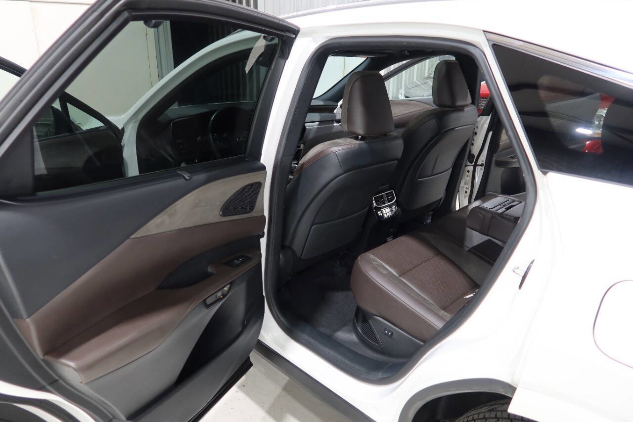 Used 2023 Lexus RX 350 w/ Cold Area Package AWD/4WD image 16