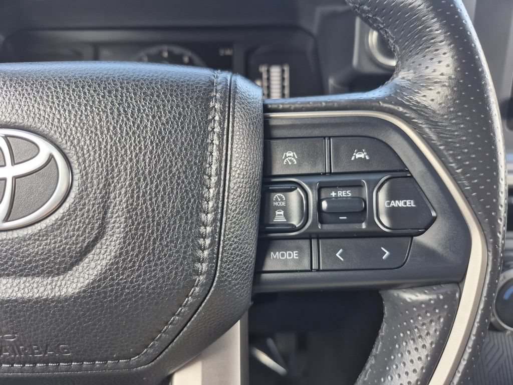Used 2025 Toyota 4Runner SR5 AWD/4WD image 19