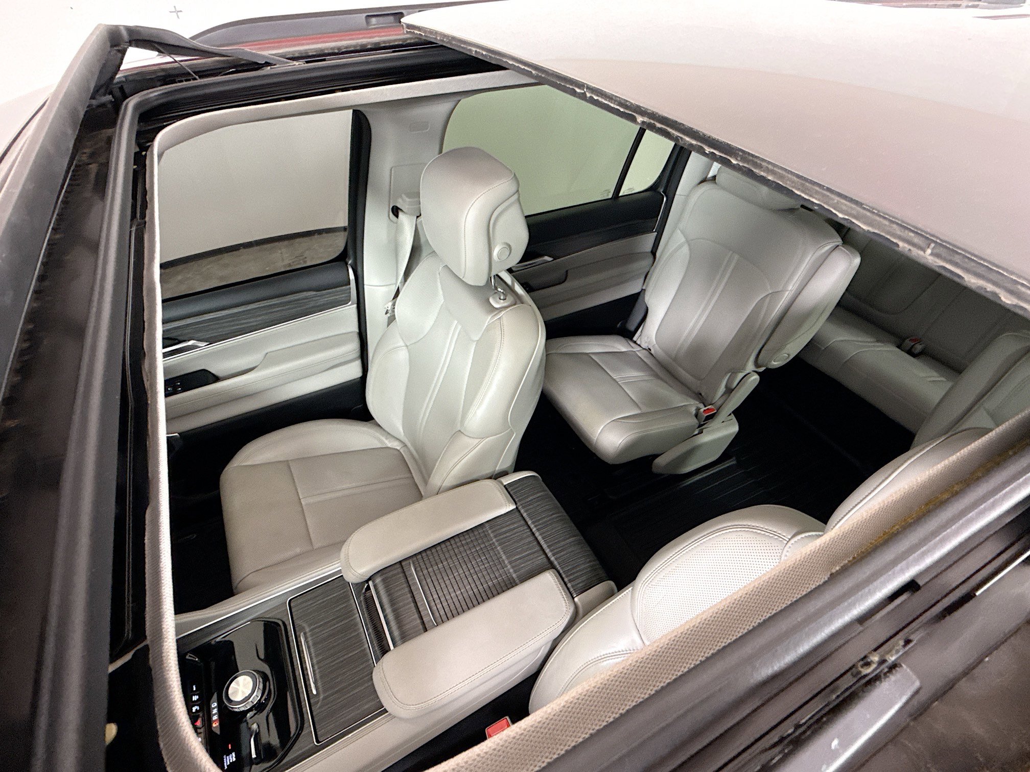 Used 2023 Jeep Wagoneer Series II w/ Premium Group I image 14