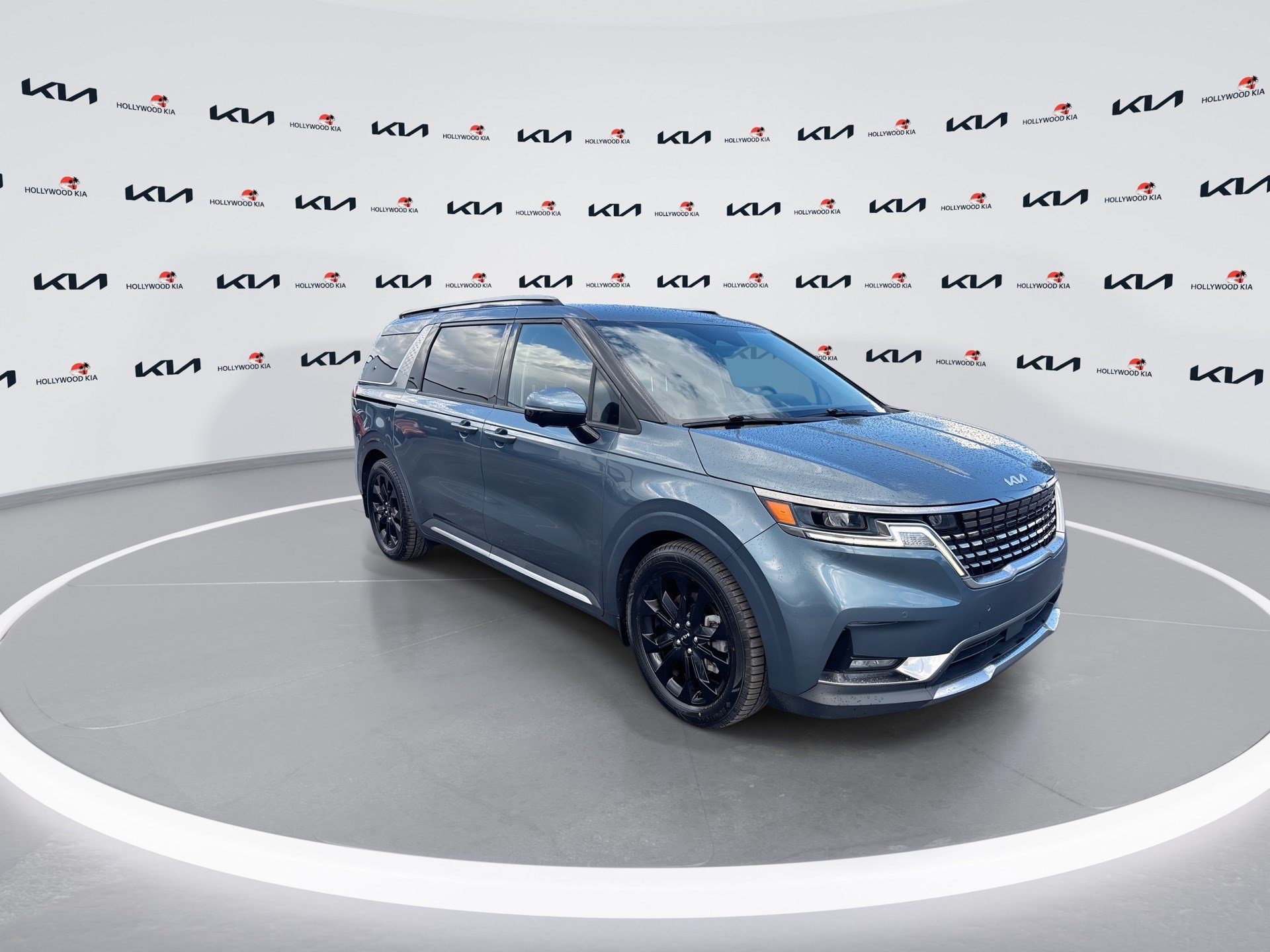 Used 2023 Kia Carnival SX FWD image 2