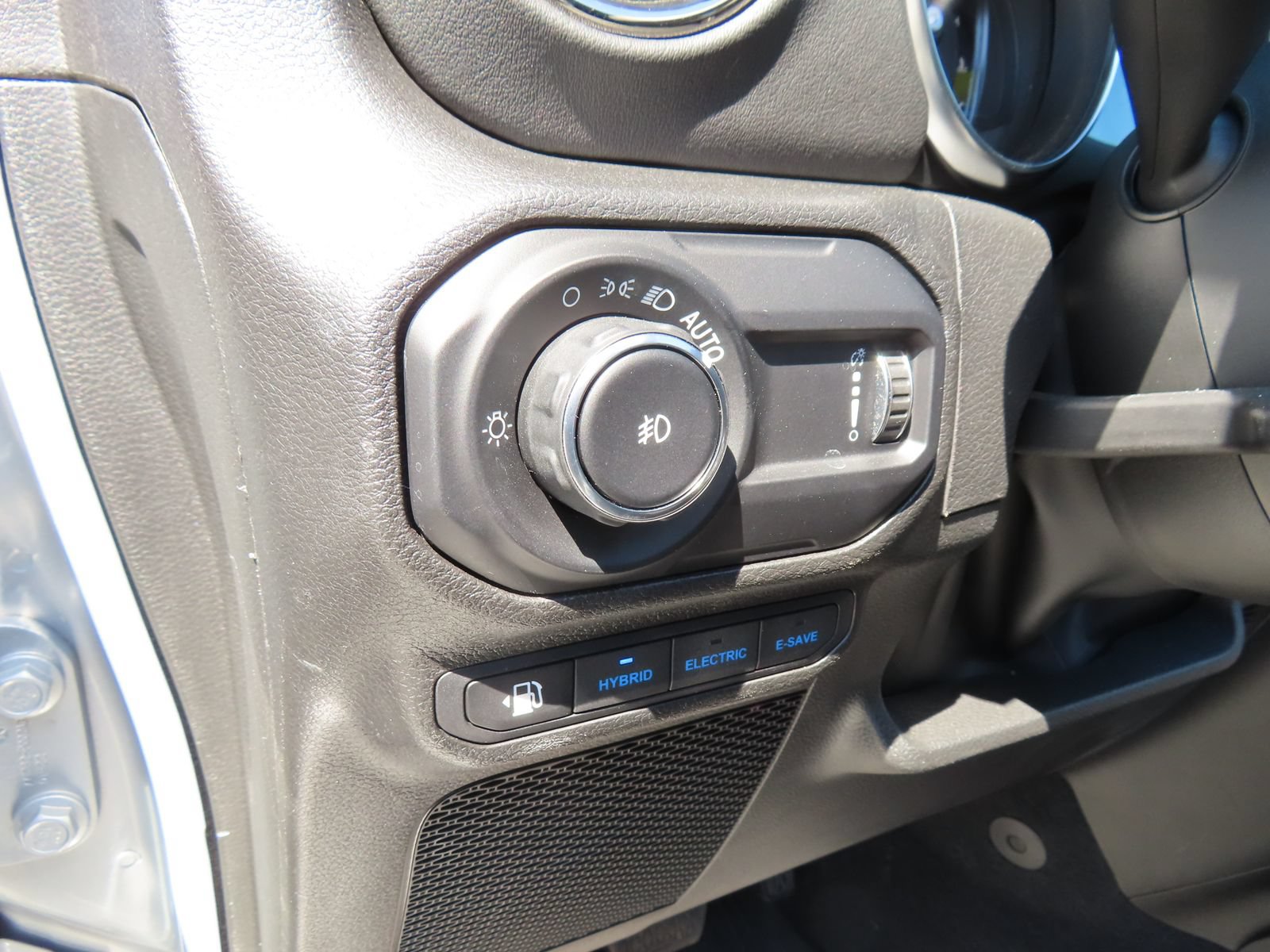 Used 2023 Jeep Wrangler Unlimited Sahara AWD/4WD image 15