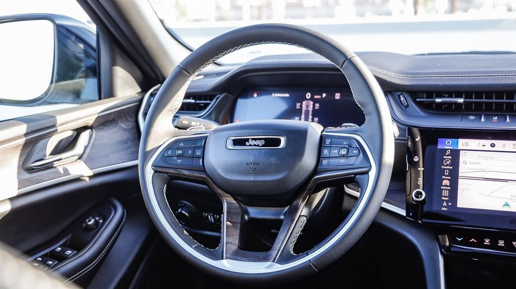 New 2026 Jeep Grand Cherokee Altitude AWD/4WD image 18