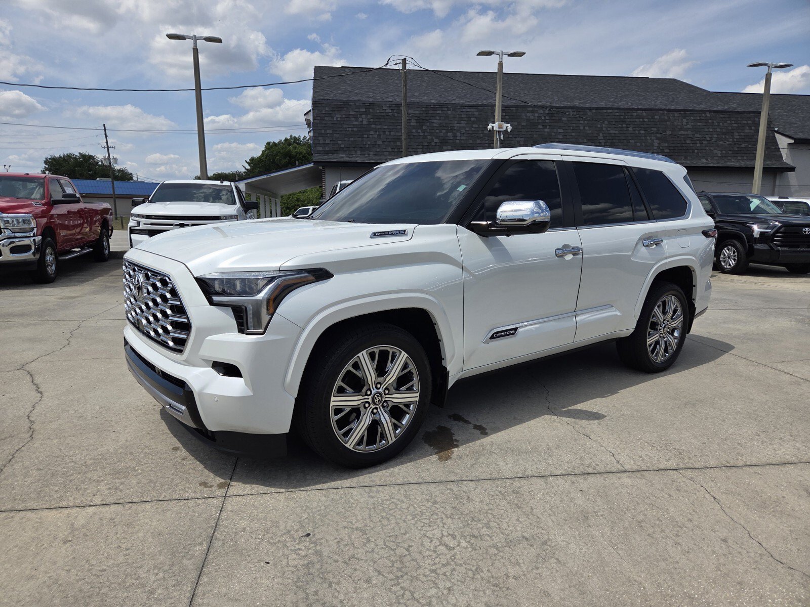 Used 2025 Toyota Sequoia Capstone AWD/4WD image 3