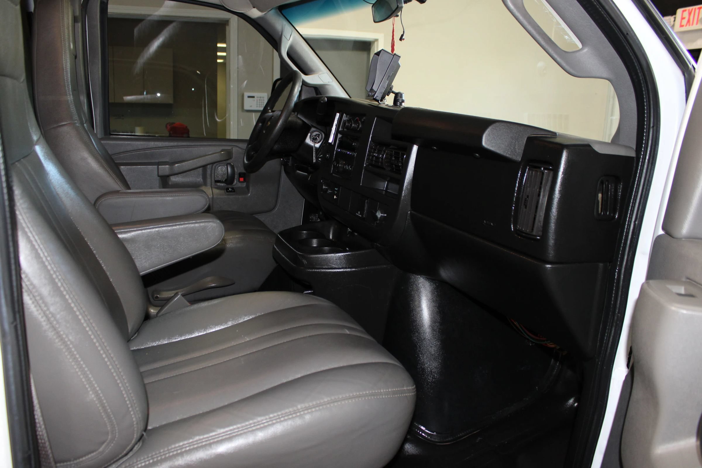Used 2017 Chevrolet Express 2500 Extended RWD image 20