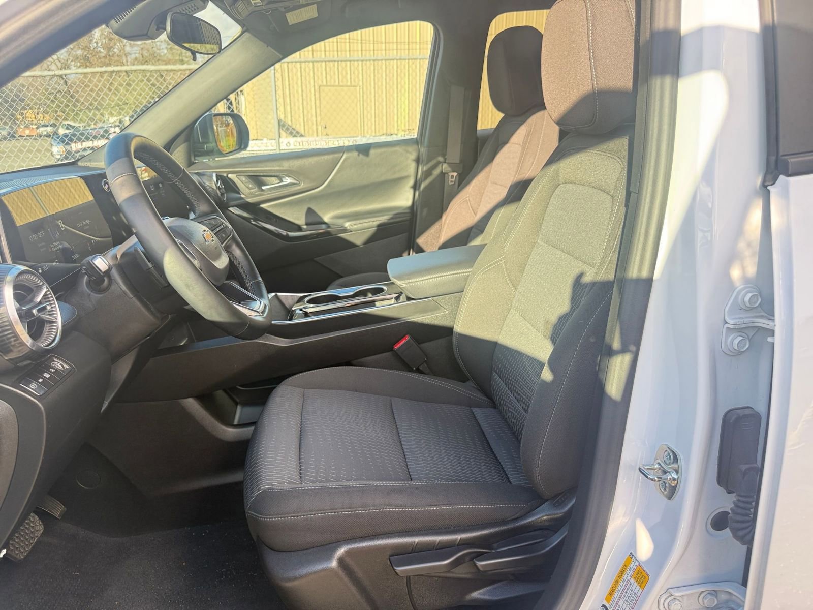 Used 2025 Chevrolet Equinox LT image 36