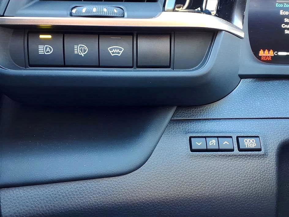 Used 2025 Toyota Crown Signia w/ Advanced Technology Package image 24