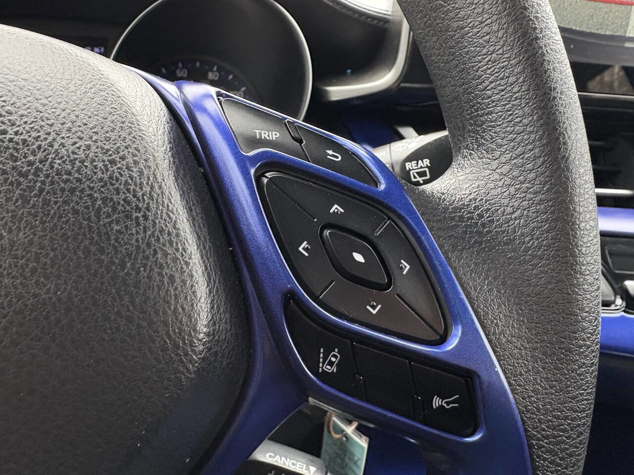 Used 2019 Toyota C-HR LE image 42