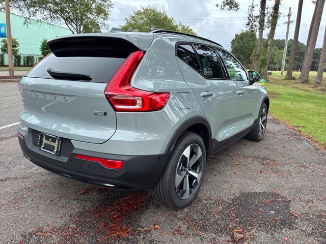 New 2026 Volvo XC40 B5 Plus w/ Protection Package Premier AWD/4WD image 5