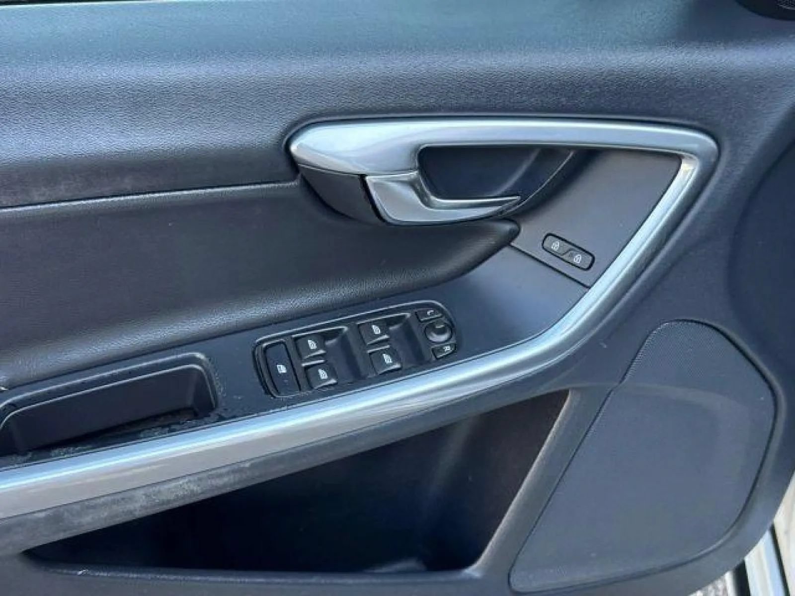 Used 2017 Volvo S60 T5 Dynamic FWD image 12