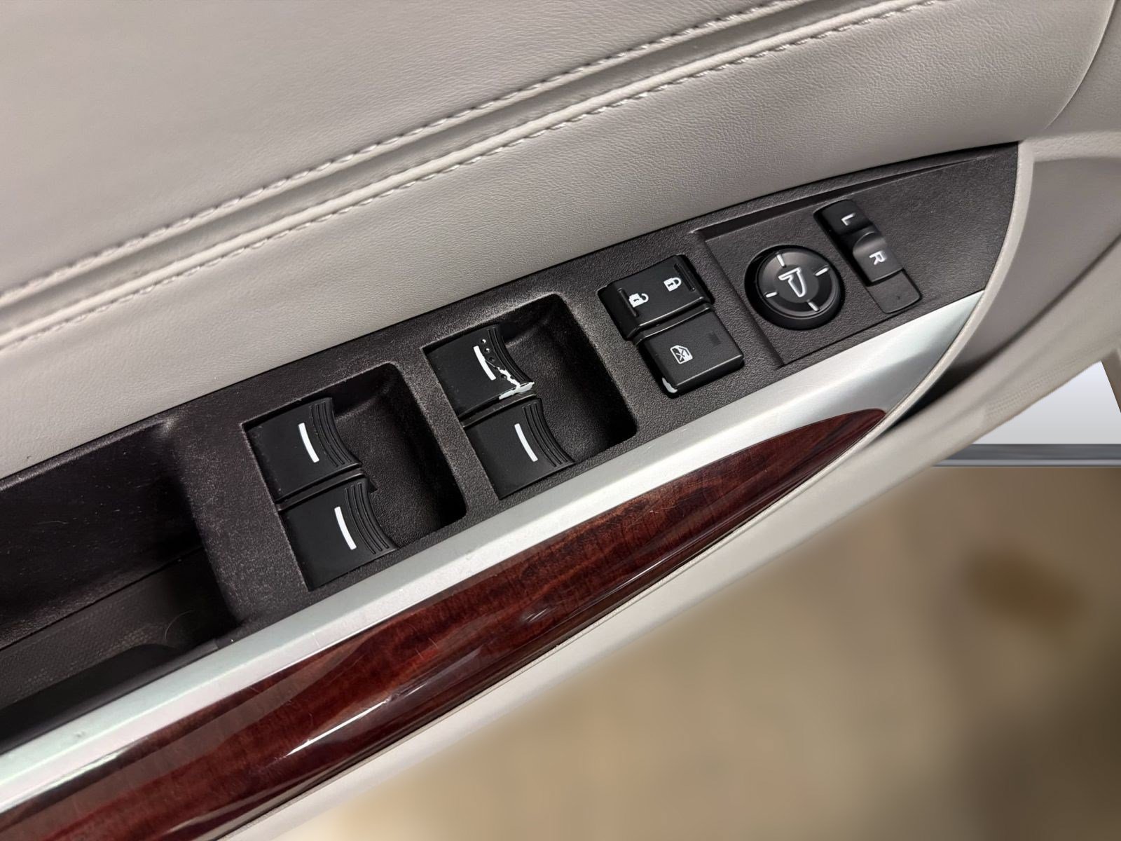 Used 2017 Acura TLX w/ Technology Package FWD image 27