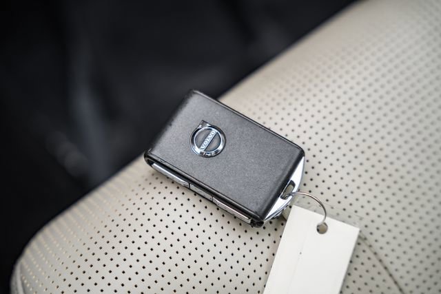 Used 2022 Volvo XC60 T8 Inscription w/ Advanced Package image 43