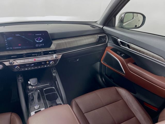 Used 2024 Kia Telluride EX w/ EX Captain's Chair Package image 26