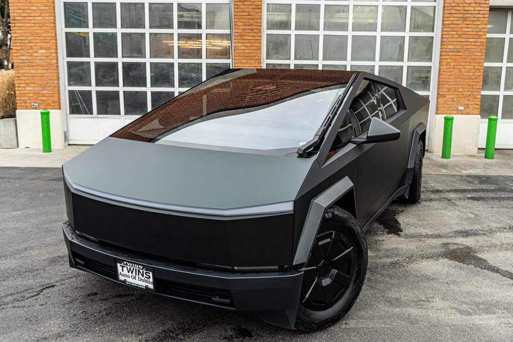 Used 2024 Tesla Cybertruck AWD Crew Cab image 2