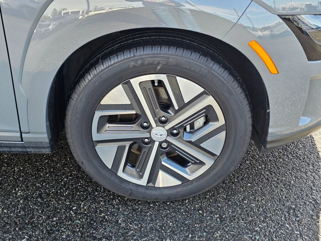 Used 2023 Hyundai Kona SE image 29