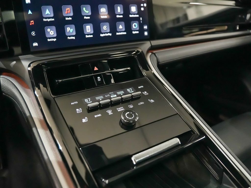 Used 2025 Porsche Panamera 4 image 29