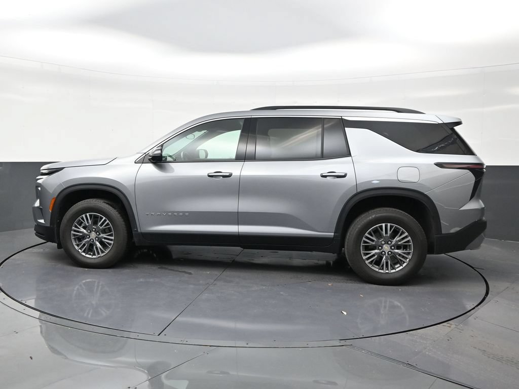 Used 2024 Chevrolet Traverse LS FWD image 2