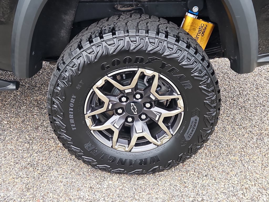 Certified 2024 Chevrolet Colorado ZR2 w/ Safety Package AWD/4WD image 8