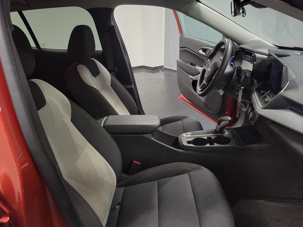 Used 2024 Chevrolet Trax LS w/ LS Convenience Package FWD image 21
