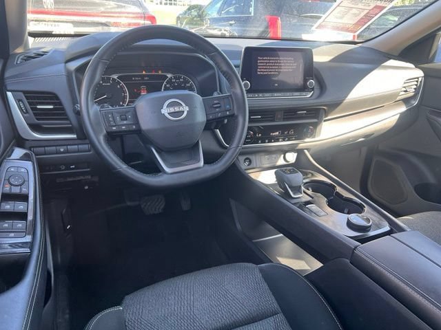 Used 2025 Nissan Rogue SV AWD/4WD image 12