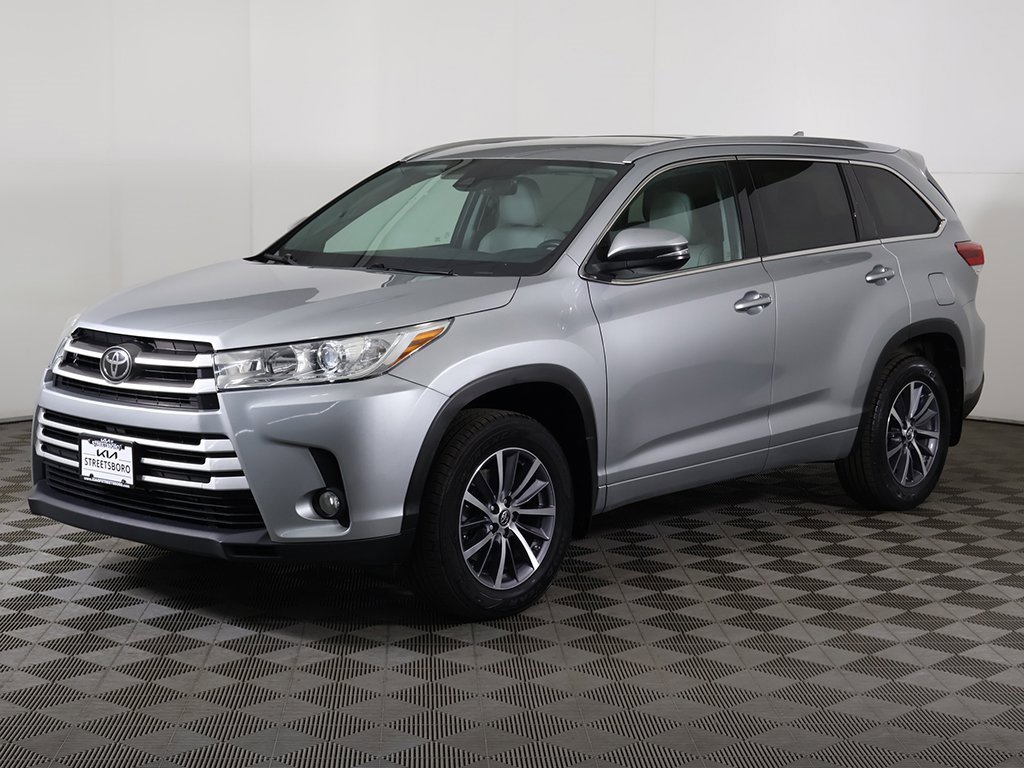 Used 2017 Toyota Highlander XLE image 10
