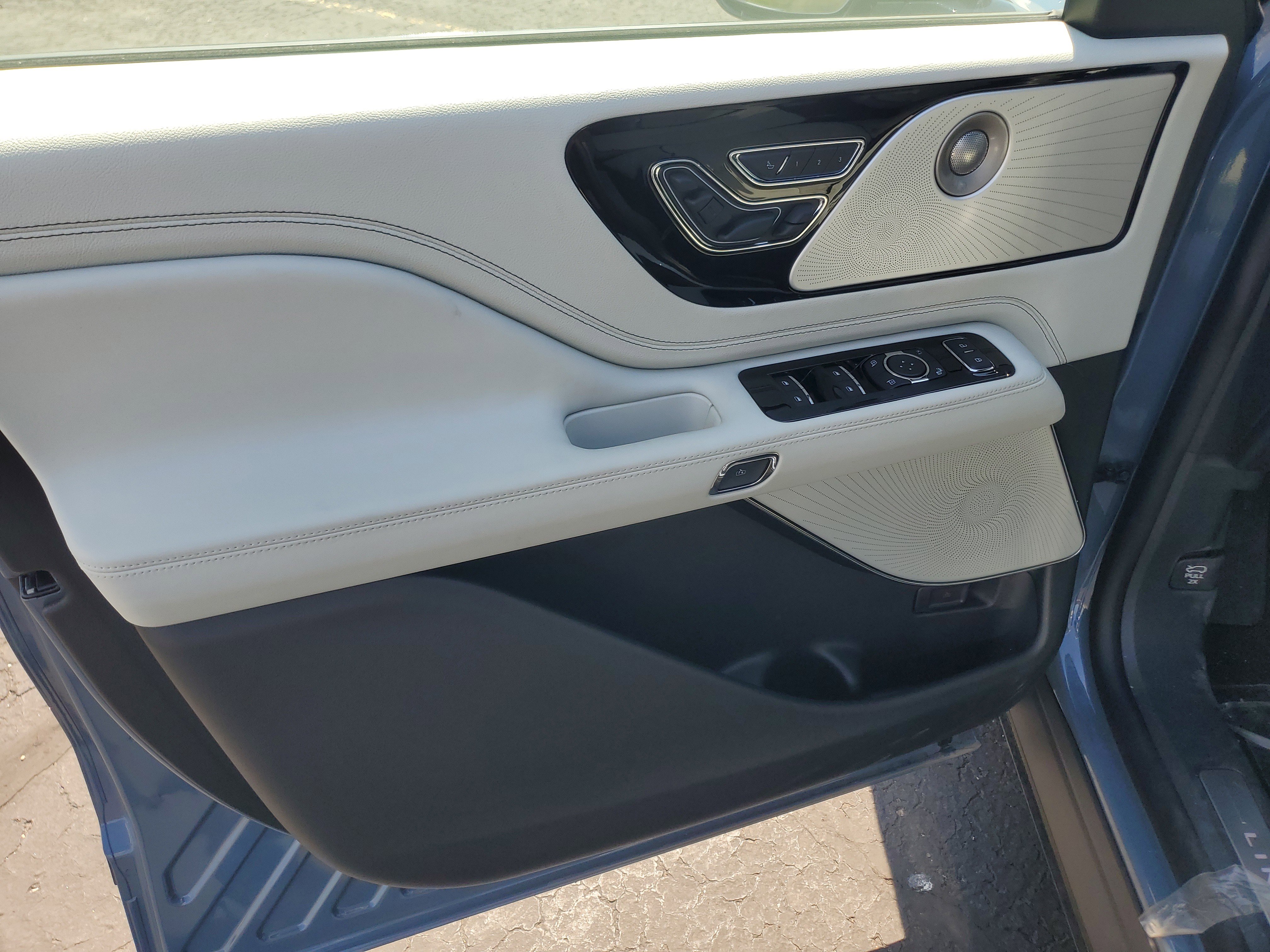 New 2026 Lincoln Aviator Black Label AWD/4WD image 7