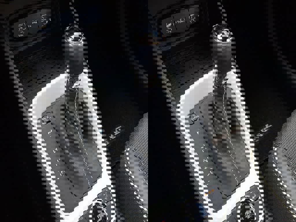 Used 2024 Hyundai Venue Limited image 13