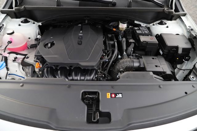 Used 2025 Kia Sportage LX image 3