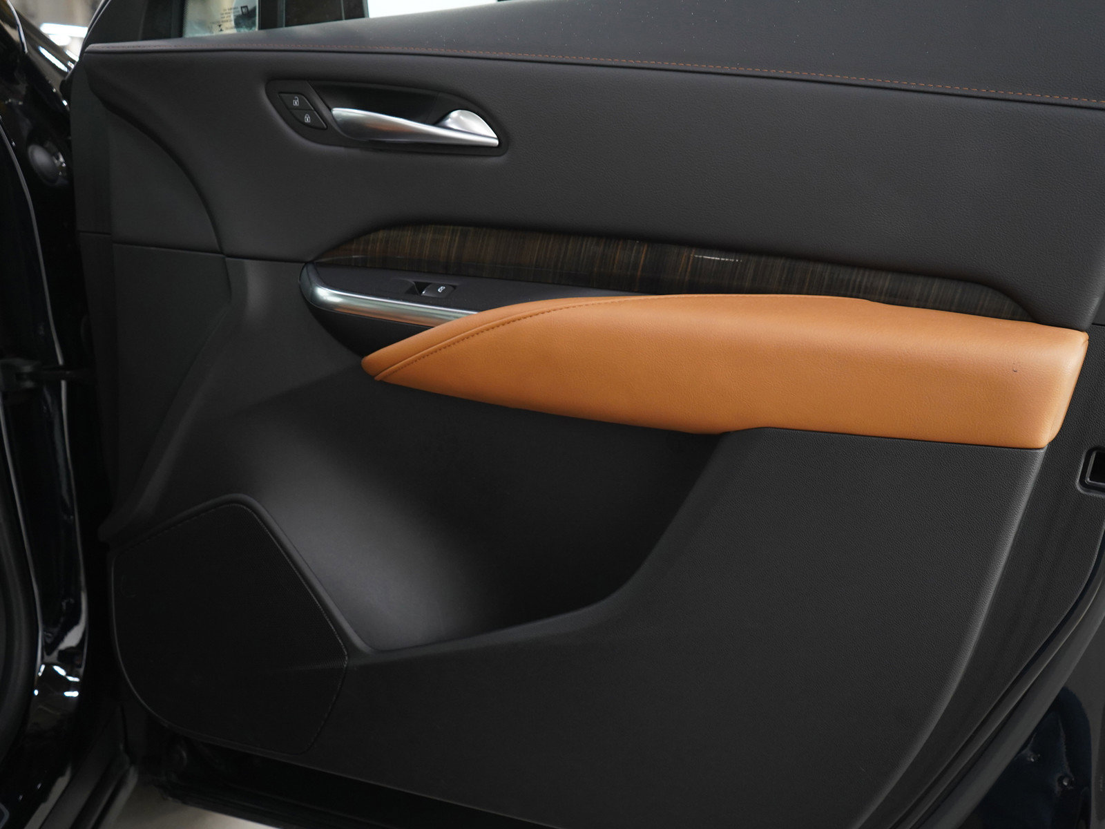 Used 2023 Cadillac XT4 Sport w/ Sun And Sound Package image 9