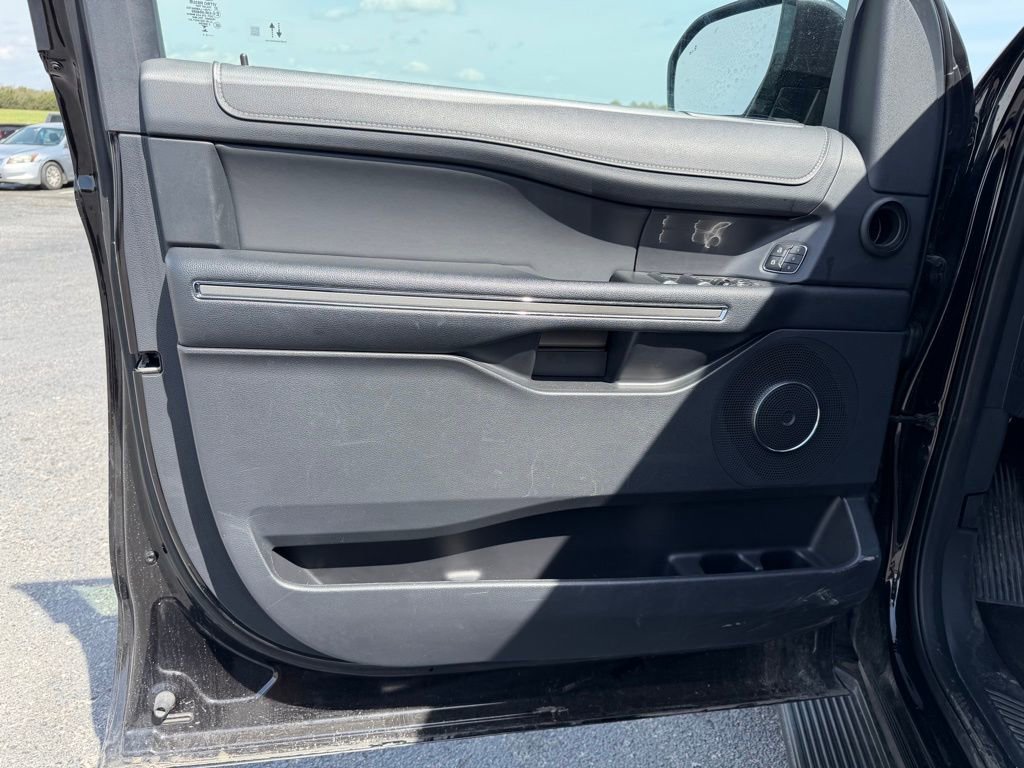 Used 2024 Ford Expedition Max XLT image 13