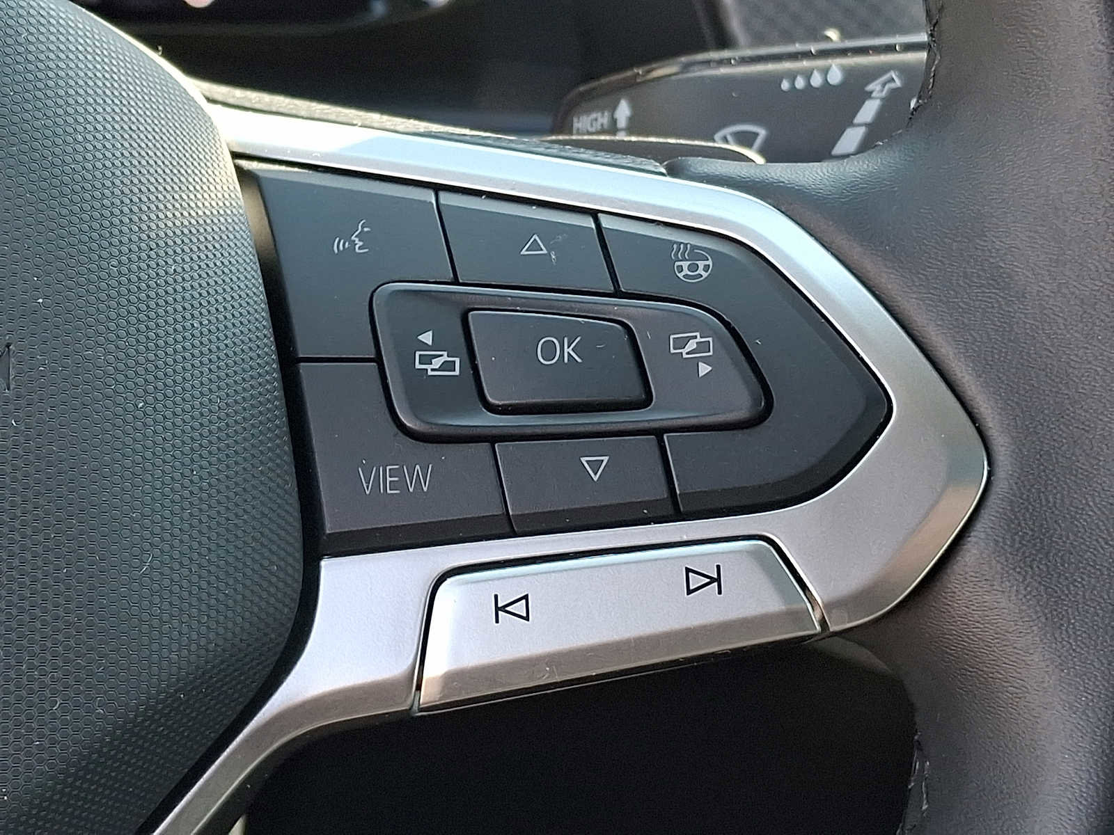 Used 2025 Volkswagen Atlas Peak Edition SE AWD/4WD image 20