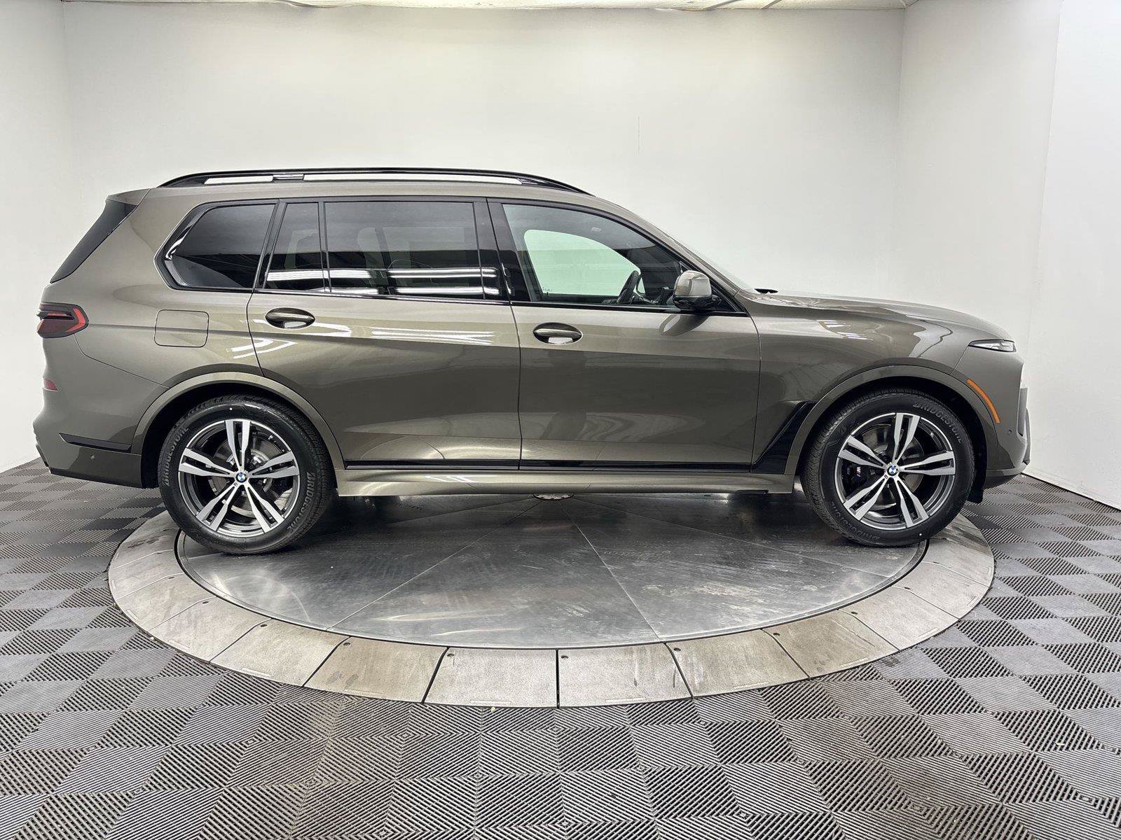 New 2027 BMW X7 xDrive40i w/ Executive Package AWD/4WD image 5