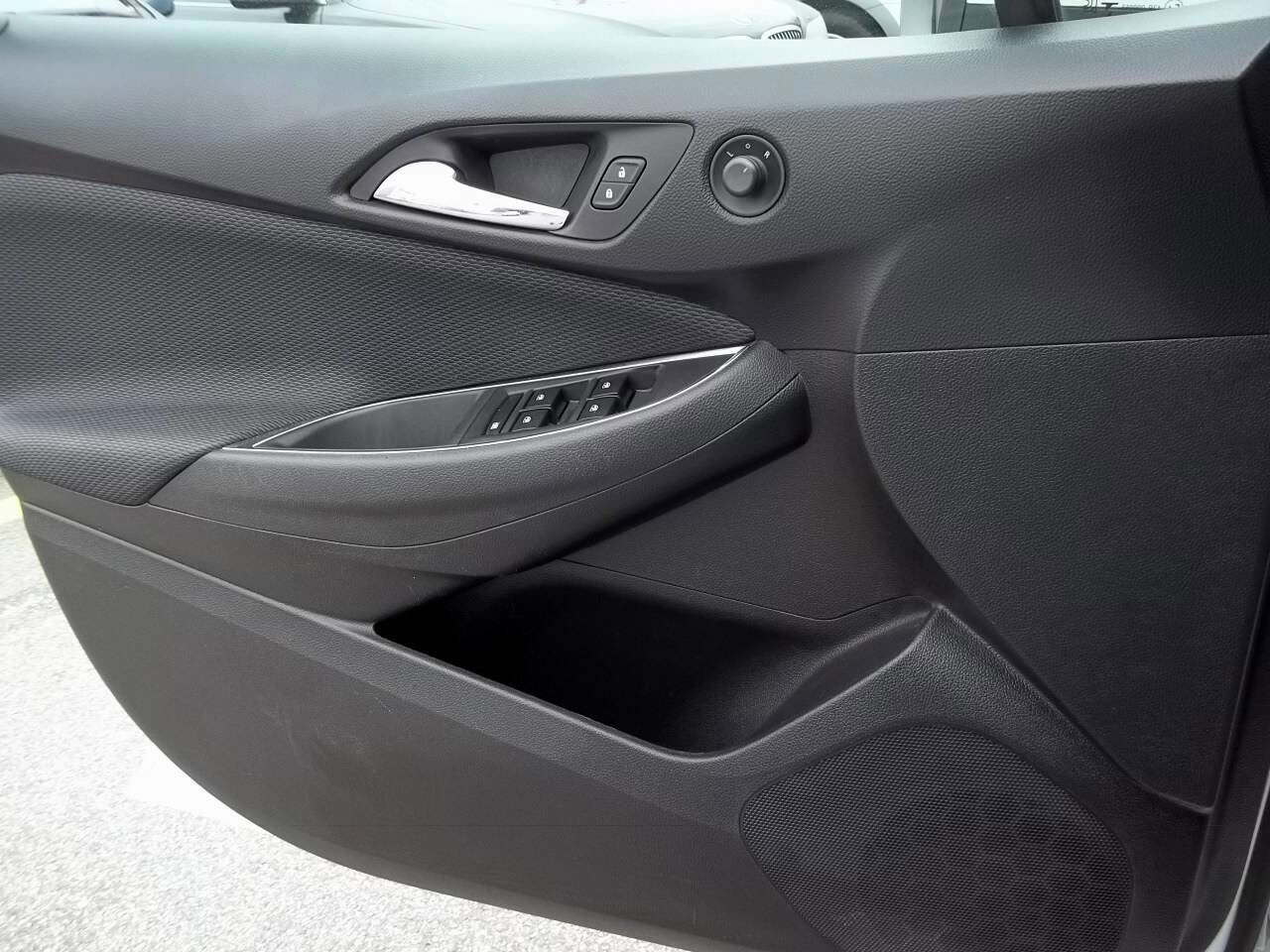 Used 2017 Chevrolet Cruze LT w/ Convenience Package image 13