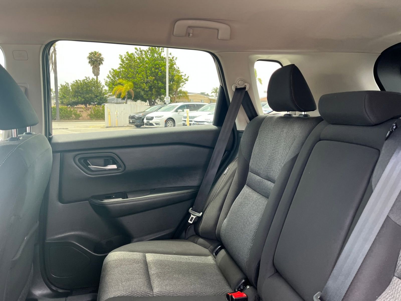Used 2025 Nissan Rogue SV FWD image 41