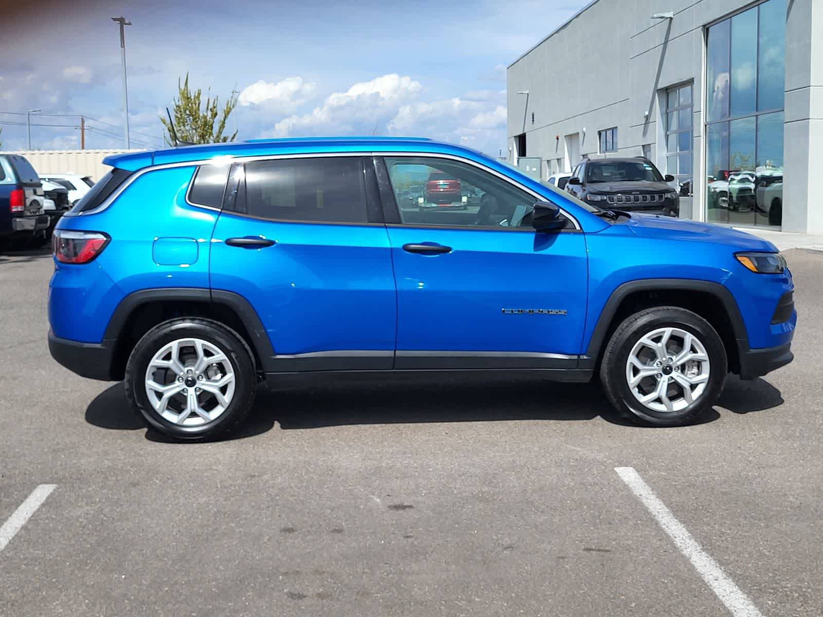 Used 2025 Jeep Compass Sport video 4