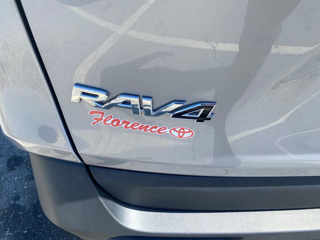 Used 2022 Toyota RAV4 XLE AWD/4WD image 14