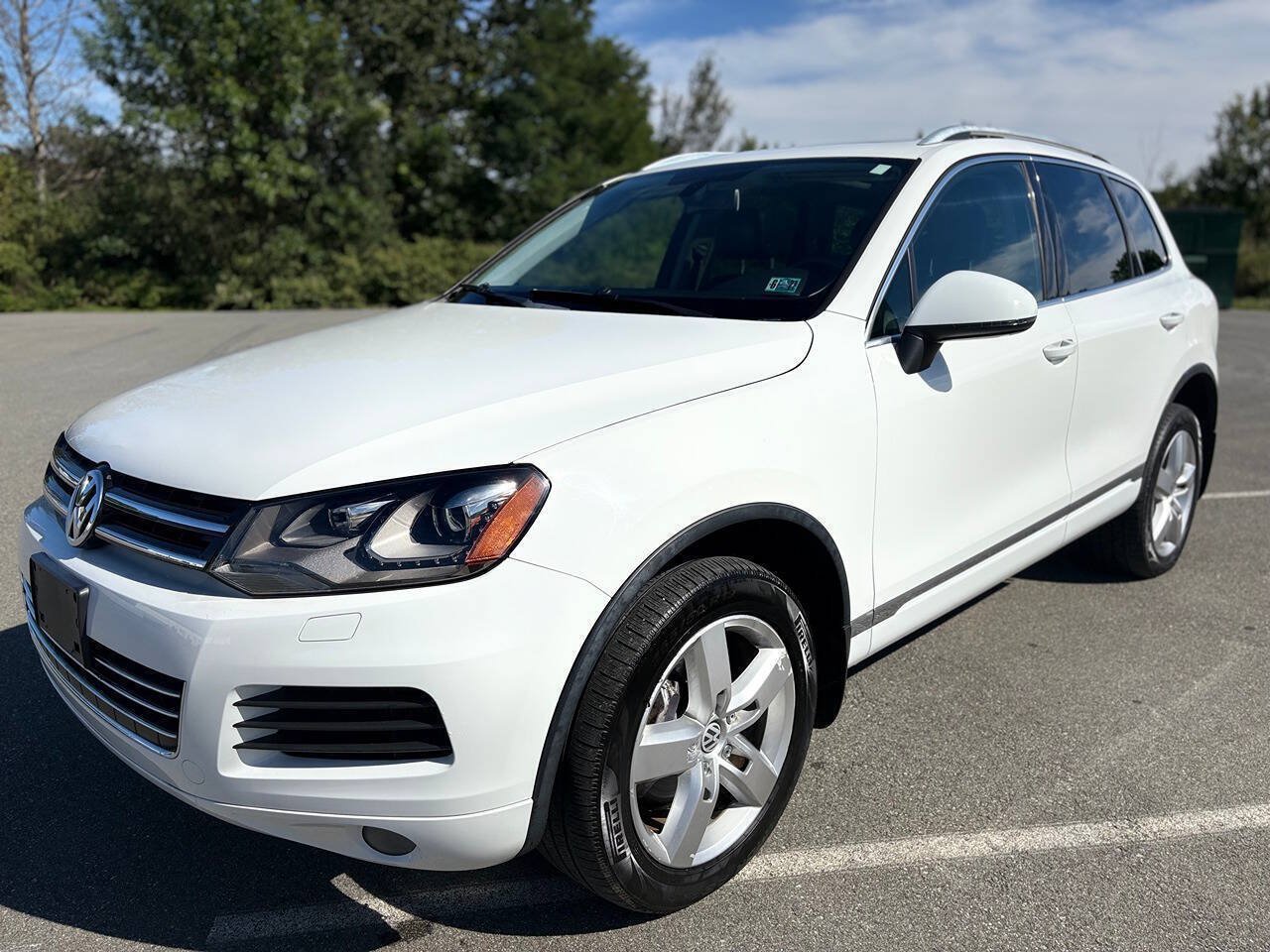 Used 2014 Volkswagen Touareg TDI AWD/4WD image 1