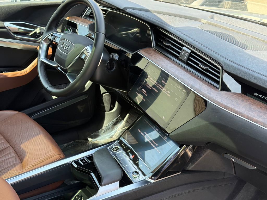 Used 2023 Audi e-tron Premium Plus w/ Premium Plus Package AWD/4WD image 6
