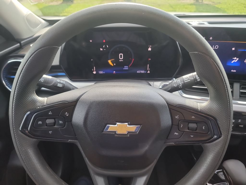 Used 2025 Chevrolet Trax LT FWD image 30