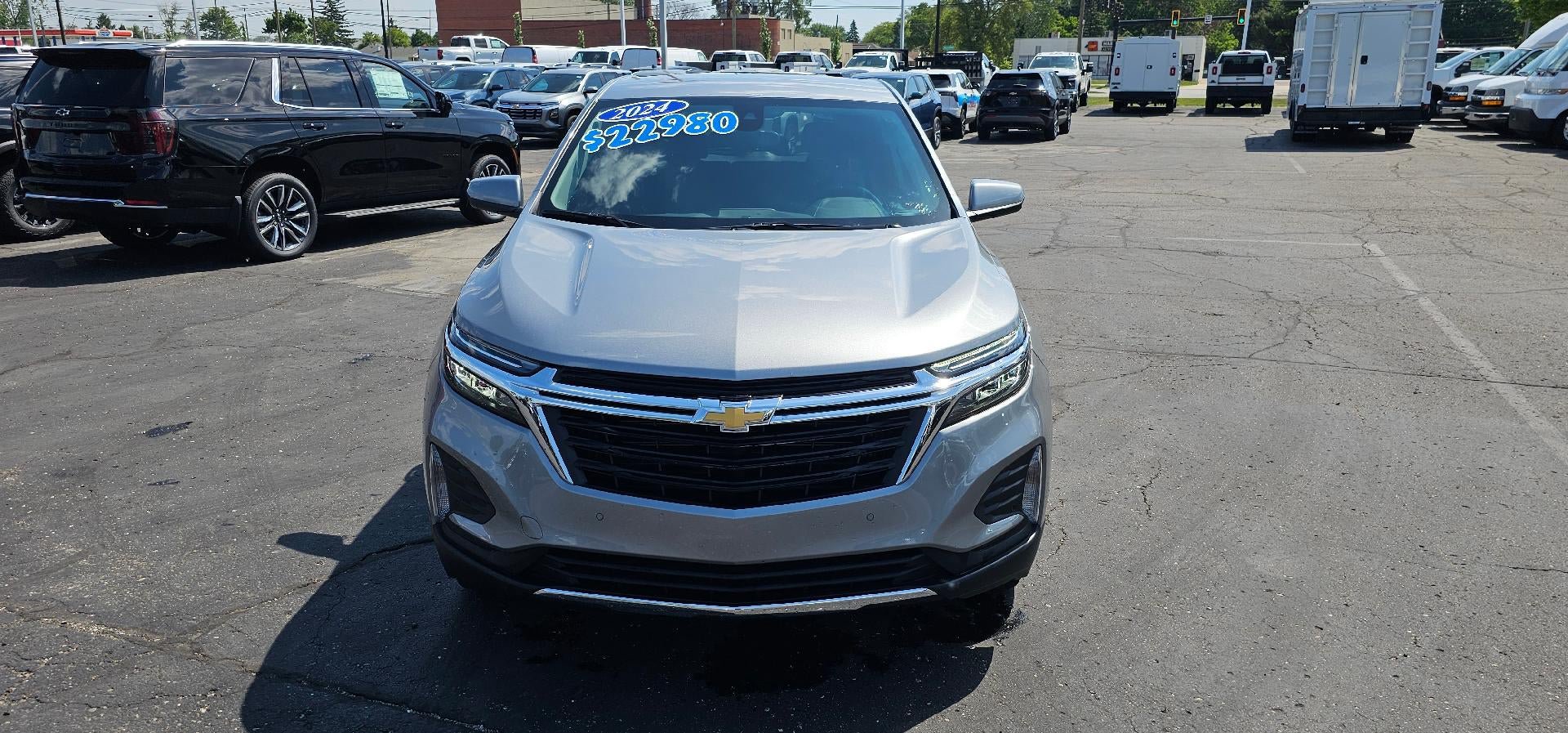 Used 2024 Chevrolet Equinox LT FWD image 2