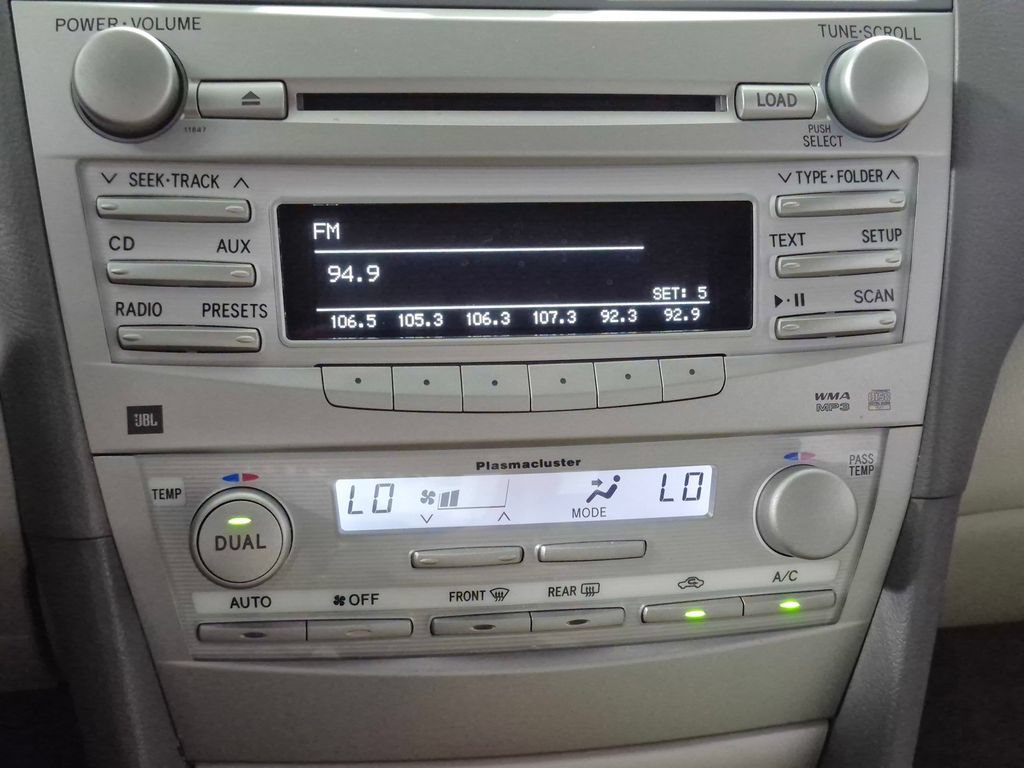 Used 2010 Toyota Camry XLE w/ Leather Pkg FWD image 21