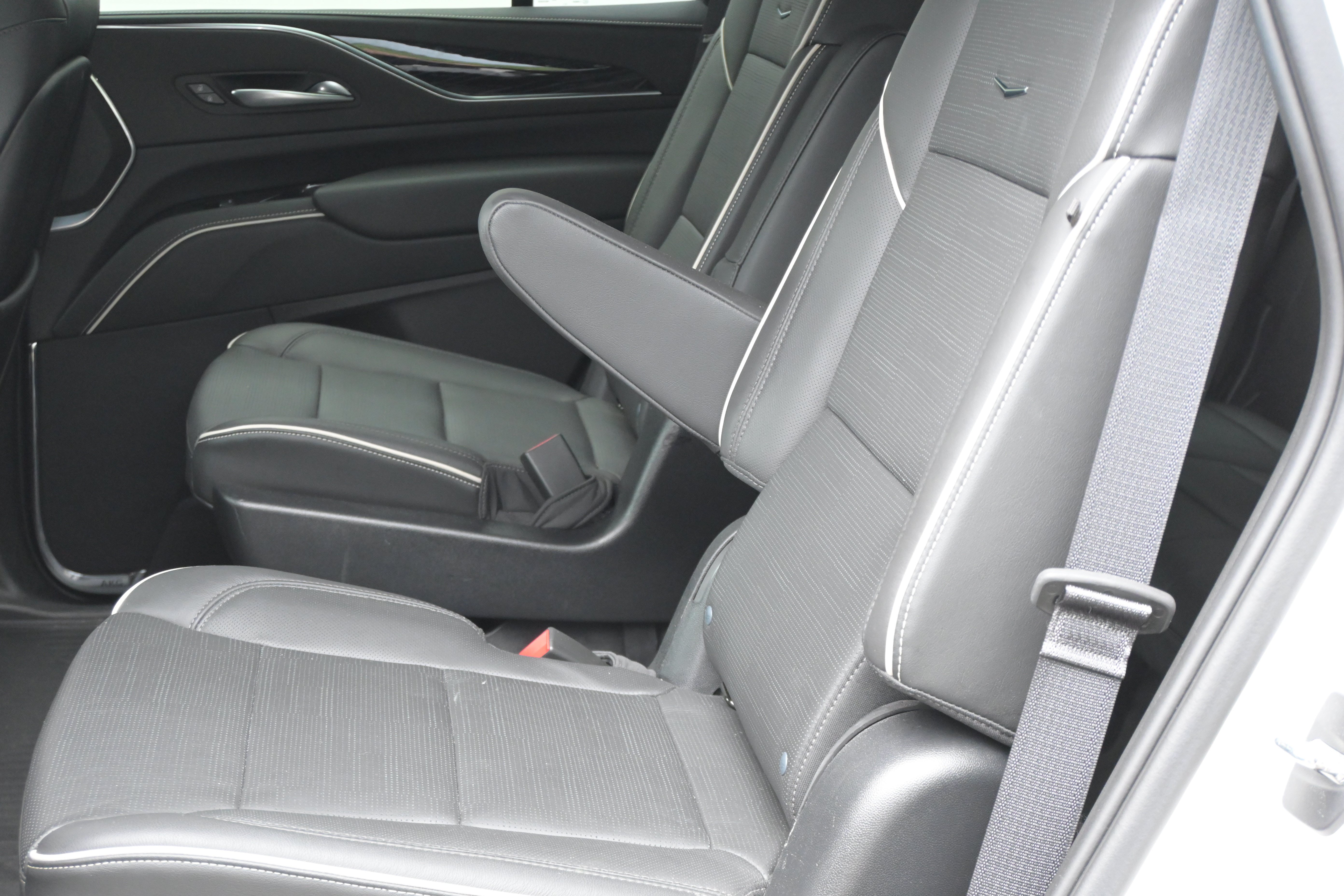 Used 2023 Cadillac Escalade Sport w/ LPO, ONYX Package AWD/4WD image 32